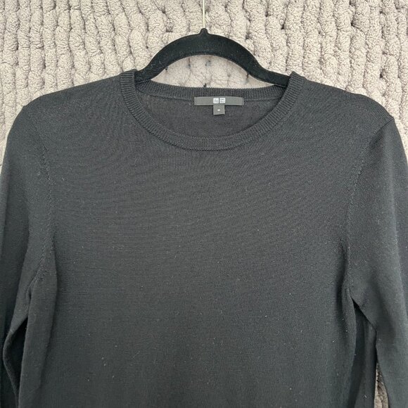 Uniqlo Black Crewneck 100% Wool Sweater Size Medium - Picture 2 of 8